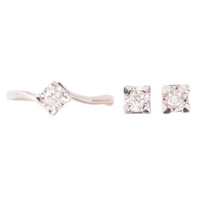 Lot 333 - A pair of diamond earstuds and matching ring.