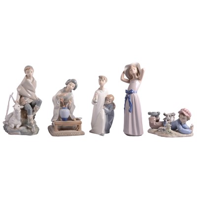 Lot 50 - Seven Lladro porcelain fugures