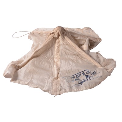 Lot 130 - WWII drogue parachute