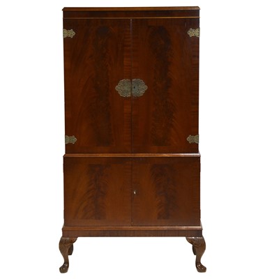Lot 525 - Mahogany cocktail cabinet/bar