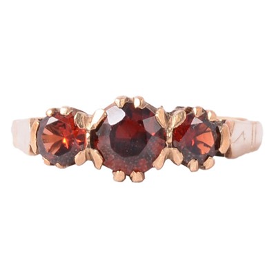 Lot 44 - A garnet three stone ring.