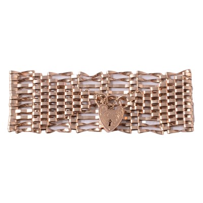 Lot 309 - A 9 carat yellow gold ten bar gate link bracelet.
