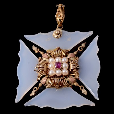 Lot 231 - A reversible Maltese cross pendant with pearl cluster to centre.