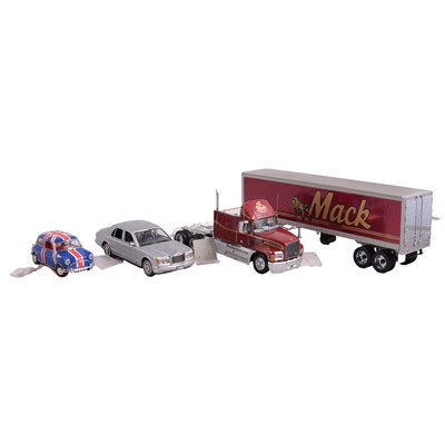 Lot 232 - Franklin Mint, a cased diorama and other scale model die-cast vehicles