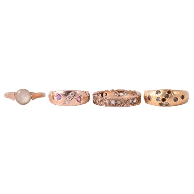 Lot 136 - Four vintage gemset rings.