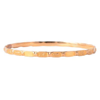 Lot 281 - A yellow metal solid bangle.