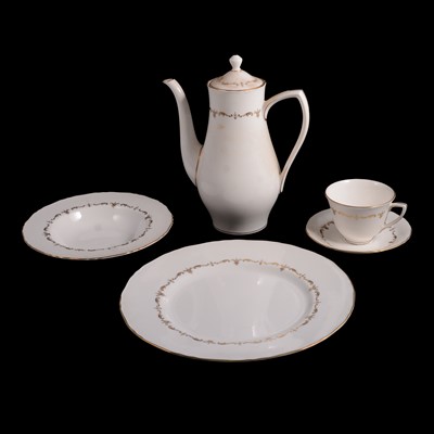 Lot 75 - Royal Worcester an extensive dinner, tea and coffee service, Gold Chantilly.