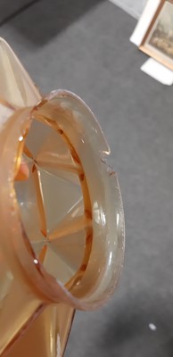 Lot 77 - Art Deco style figural glass lamp