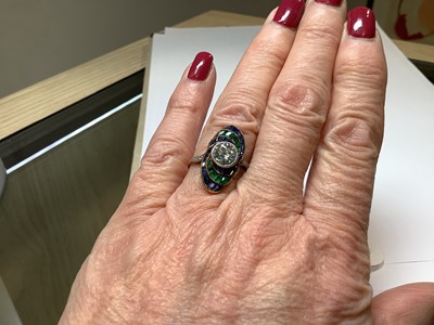 Lot 20 - An Art Deco diamond ring with emerald and sapphire surround.