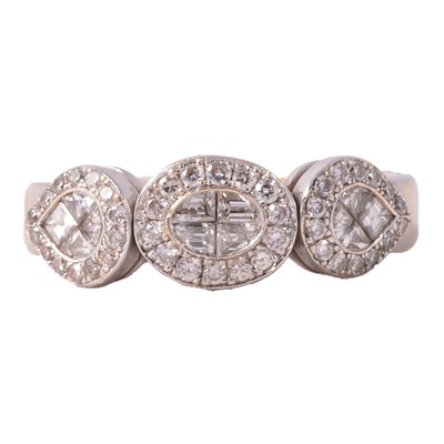Lot 95 - A diamond triple cluster ring.