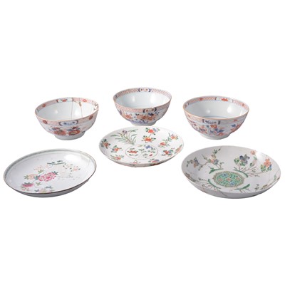 Lot 70 - Chinese Famille Vert plate, two Chinese Imari plates, and three large bowls