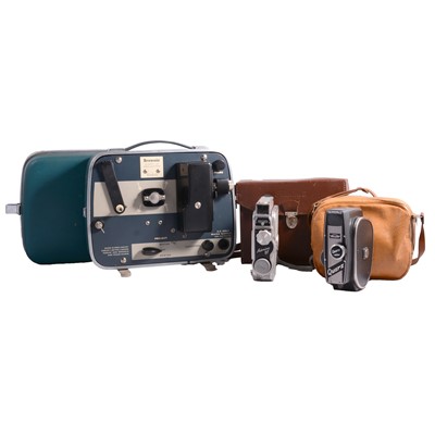 Lot 211 - A small assortment of cameras and equipment