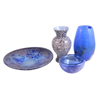 Lot 88 - Eleven assorted Art Glass vases and bowls
