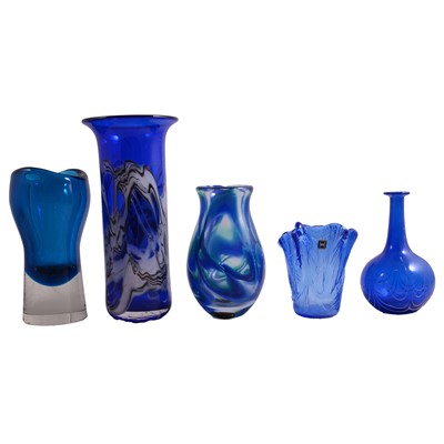 Lot 74 - Nine assorted decorative Art Glass vases