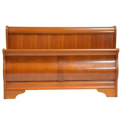 Lot 420 - Contemporary cherrywood three-quarter size sleigh bed