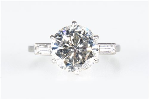 Lot 170 - A diamond solitaire ring, the brilliant cut...