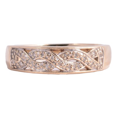 Lot 101 - A diamond ring.