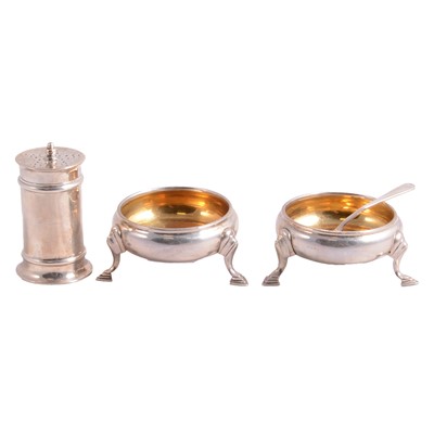 Lot 394 - Pair of Victorian silver cauldron salts, Hilliard & Thomason, Birmingham 1874, and other silver.