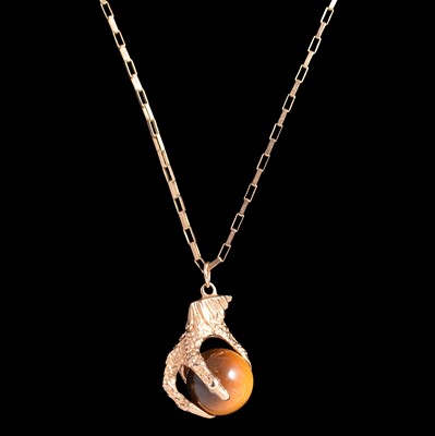 Lot 353 - A tigers eye pendant and chain.