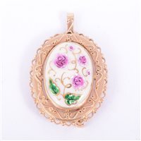 Lot 191 - An contemporary oval ceramic brooch/pendant,...