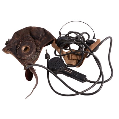 Lot 146 - Vintage leather flying helmet, and associated microphone