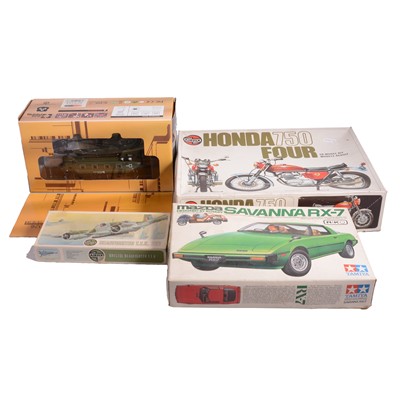 Lot 207 - Box of assorted unmade model kits - Airfix, etc - small RC indoor helicopter