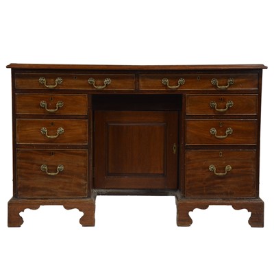 Lot 517 - Victorian mahogany kneehole desk