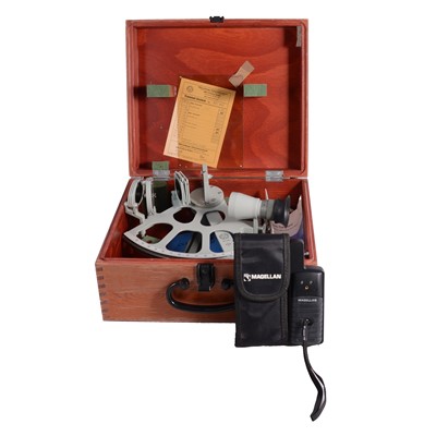 Lot 210 - Frieberger Drum Sextant and a Magellan Lzer12 GPS