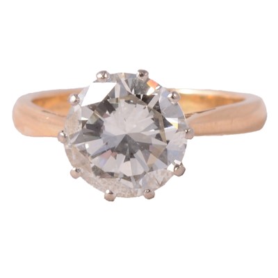 Lot 71 - A diamond solitaire ring.