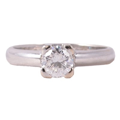 Lot 72 - A diamond solitaire ring.