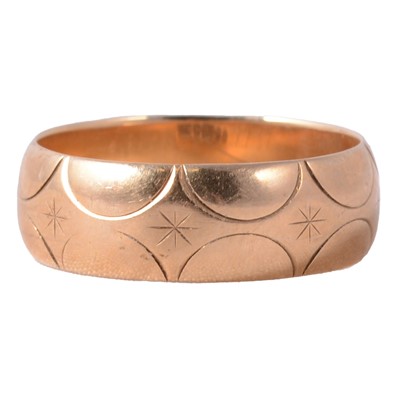 Lot 185 - A 9 carat yellow gold wedding band.