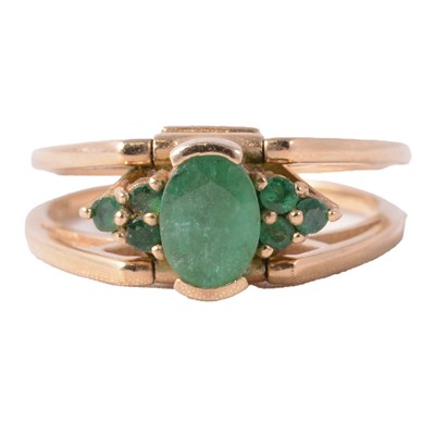 Lot 5 - An emerald and diamond reversible two way ring.