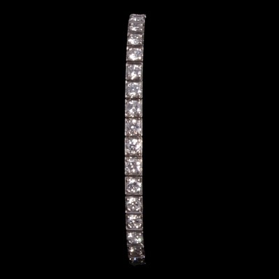Lot 278 - A diamond tennis bracelet.