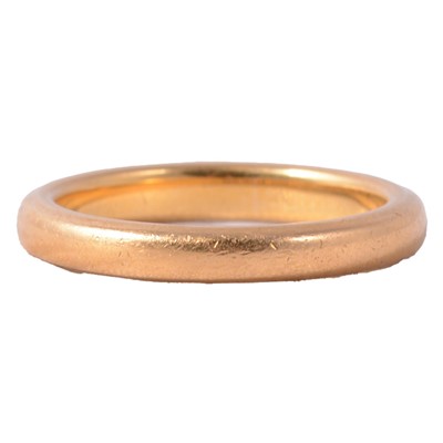 Lot 163 - A 22 carat gold wedding band.