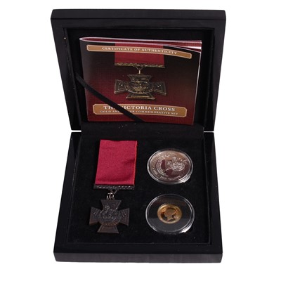 Lot 323 - Bradford Exchange Tristan da Cunha 2014 Victoria Cross Gold and Silver Commemorative Set.