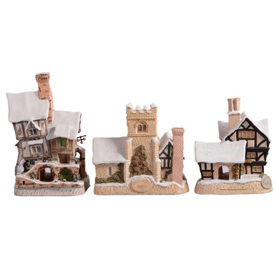 Lot 50 - Eleven large David Winter cottages