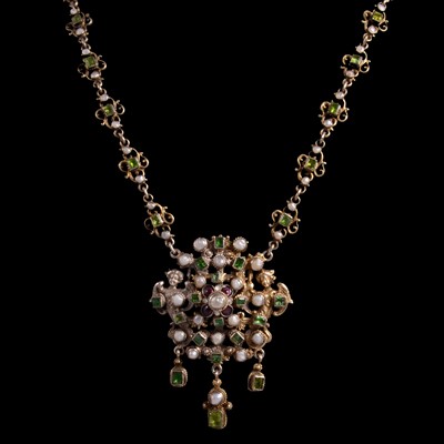 Lot 1155 - An Austro-Hungarian Renaissance Revival gilt white metal emerald, amethyst and pearl necklace.