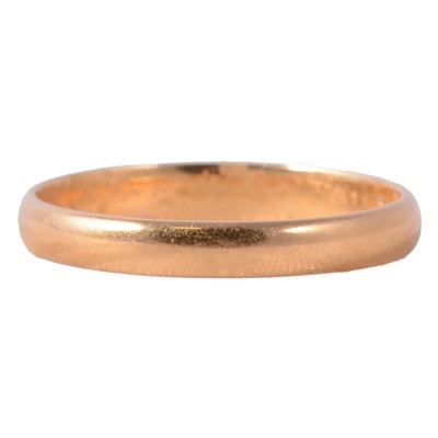 Lot 166 - A 22 carat gold wedding band.