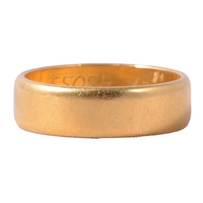 Lot 164 - A 22 carat gold wedding band.