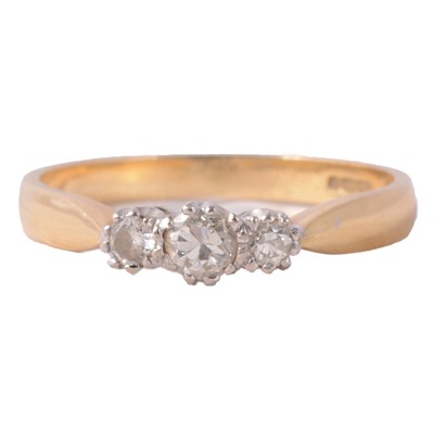 Lot 89 - A diamond three stone ring.