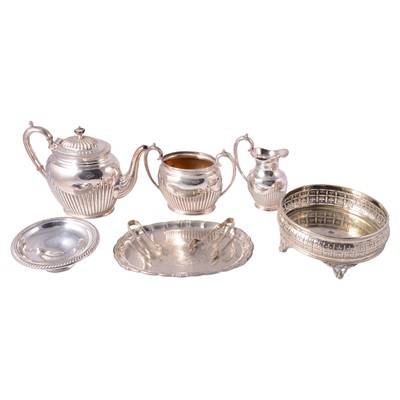 Lot 100 - Quantity of silver plate, including three-piece tea set