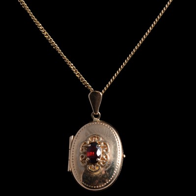 Lot 418 - A garnet set locket and chain.