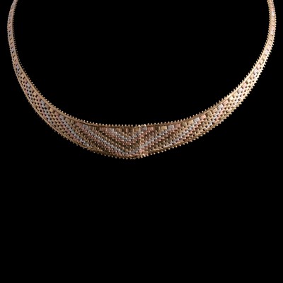 Lot 352 - A 9 carat multi colour gold necklace.