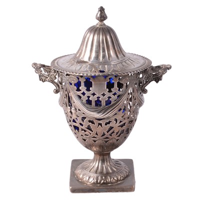 Lot 331 - Silver pedestal sugar bowl