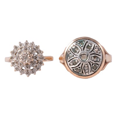 Lot 124 - Two diamond cluster rings.
