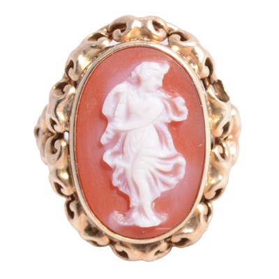 Lot 223 - A cameo ring.