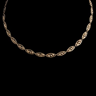 Lot 329 - A yellow metal necklace.
