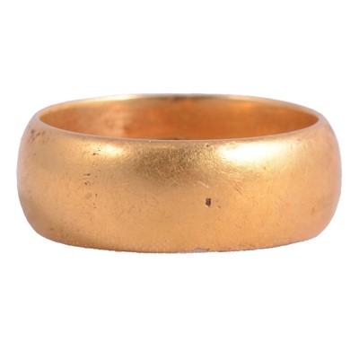Lot 177 - A Victorian 18 carat gold yellow gold wedding band.