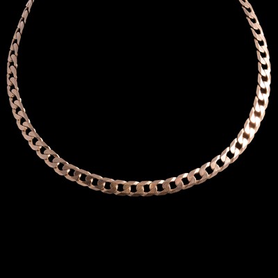 Lot 327 - A 9 carat yellow gold flat curb link chain necklace.