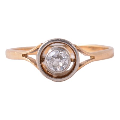 Lot 78 - A diamond solitaire ring.